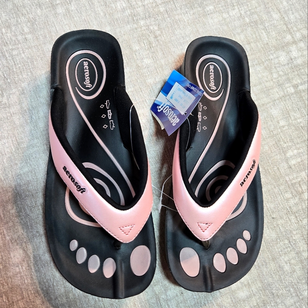 NWT Black and Pink Aerosoft Flipflop Sandals Size 10